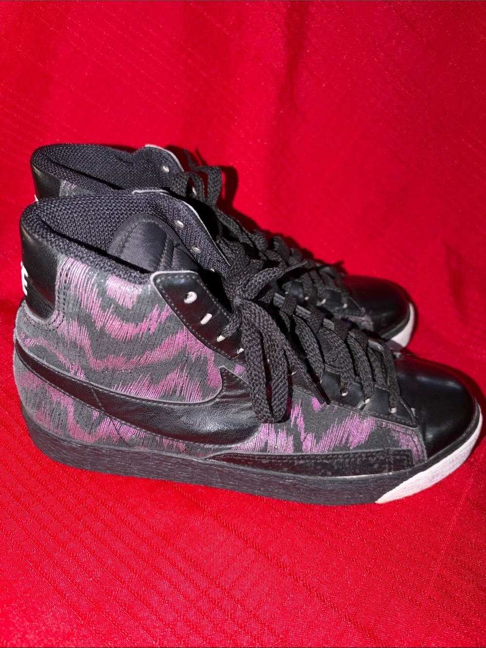 Women’s Size 7.5 NIKE BLAZER SHOES PURPLE & BLACK SNEAKERS